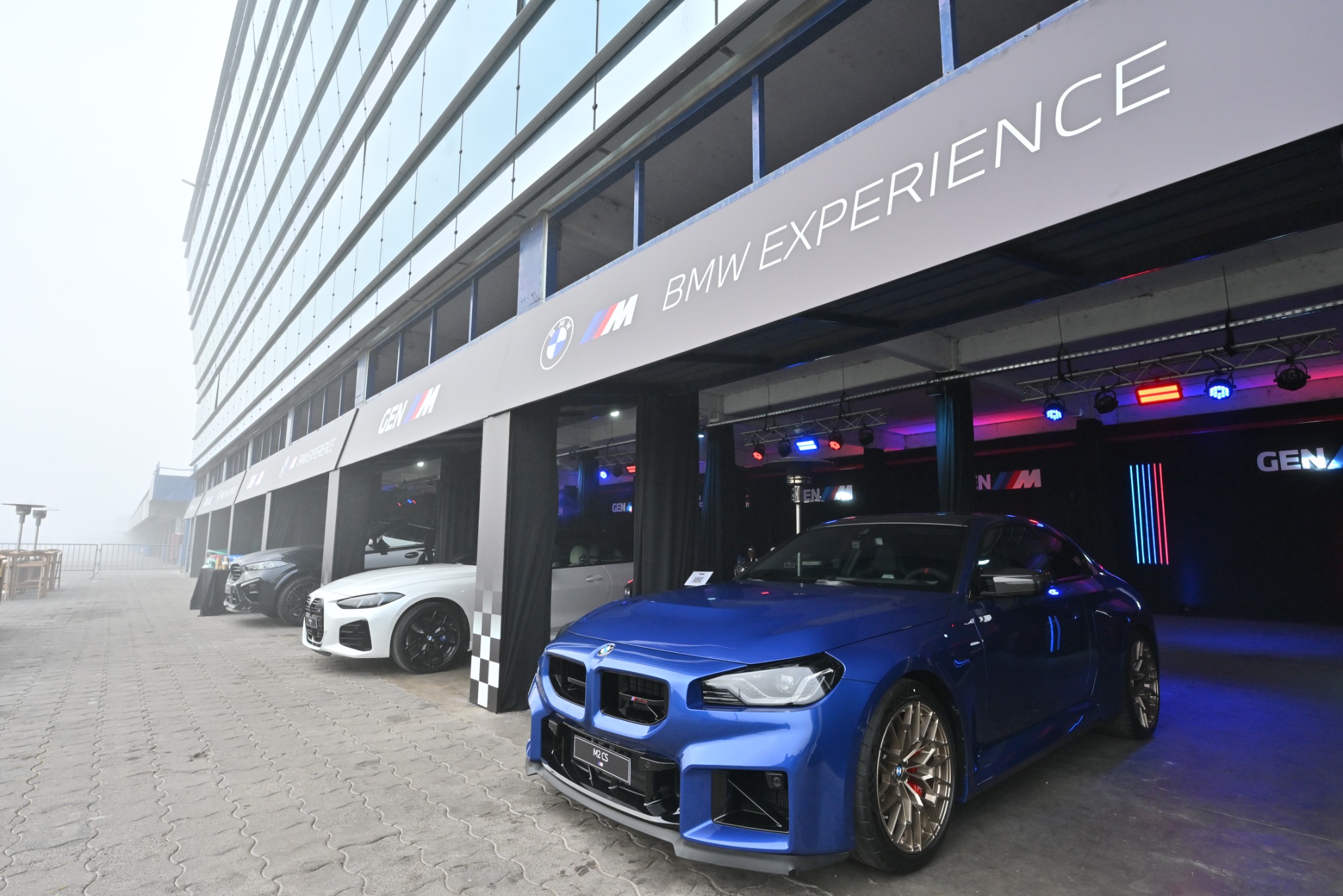 BMW Experience con vehículos BMW M en exhibición